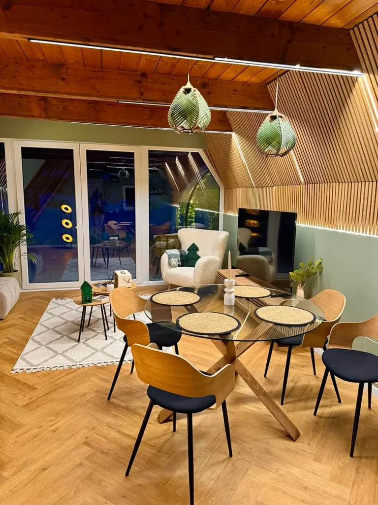 Maroska Pine beltér